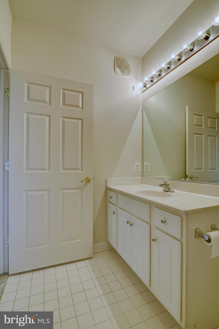 21191 McFadden SQUARE Unit: 407