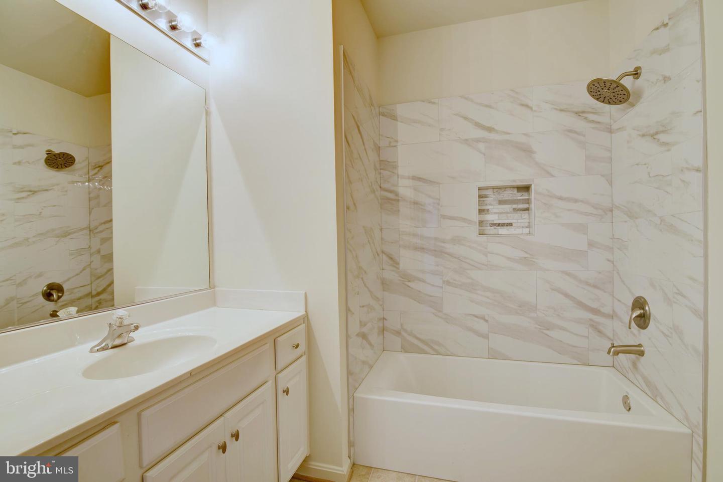 21191 McFadden SQUARE Unit: 407
