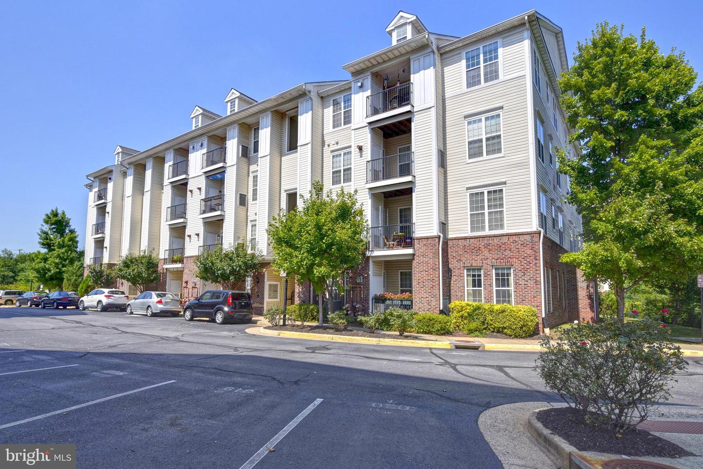 21191 McFadden SQUARE Unit: 407
