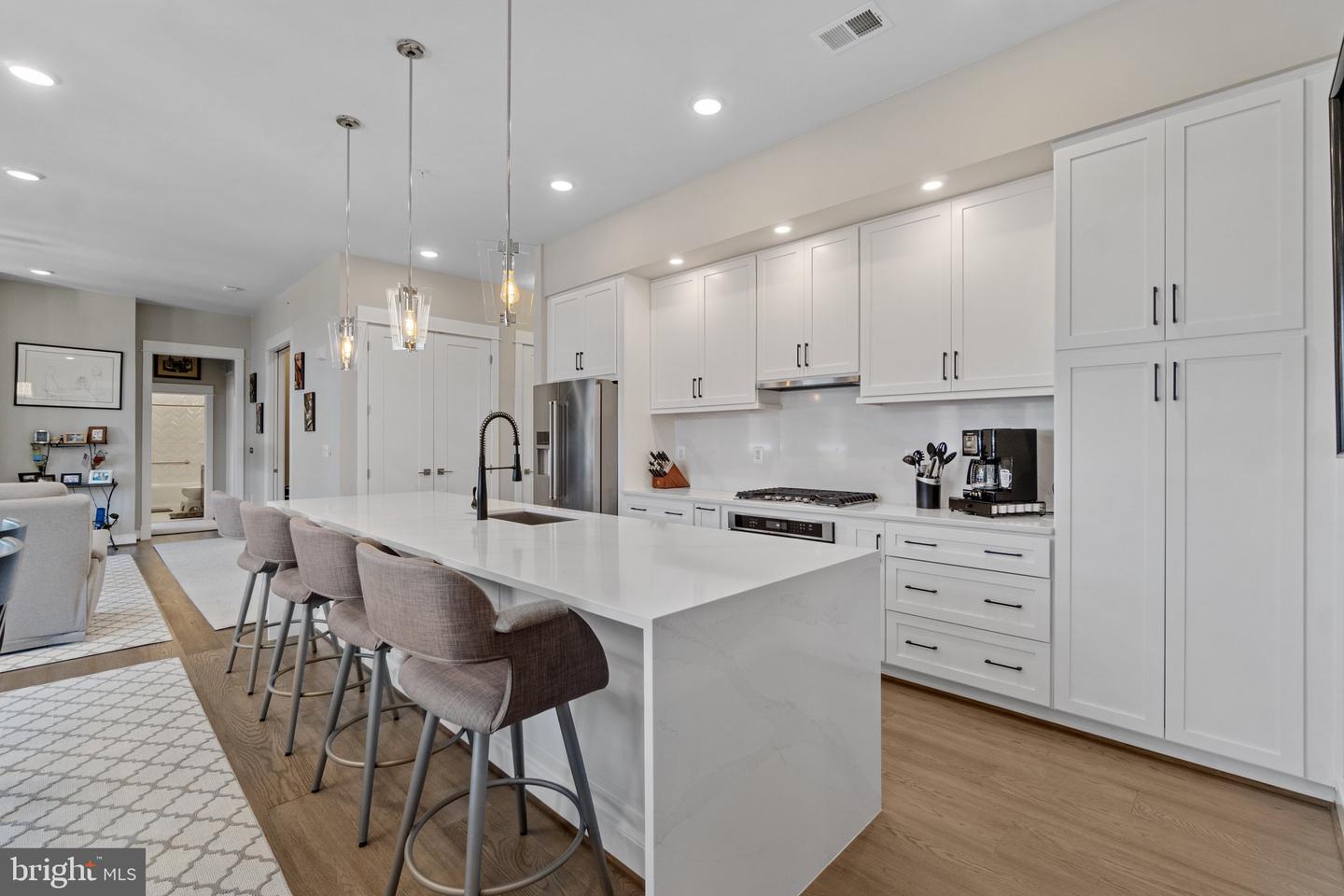 5 Stationmaster STREET SE Unit: 400