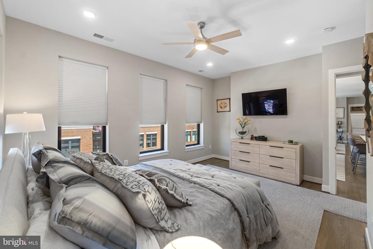 5 Stationmaster STREET SE Unit: 400