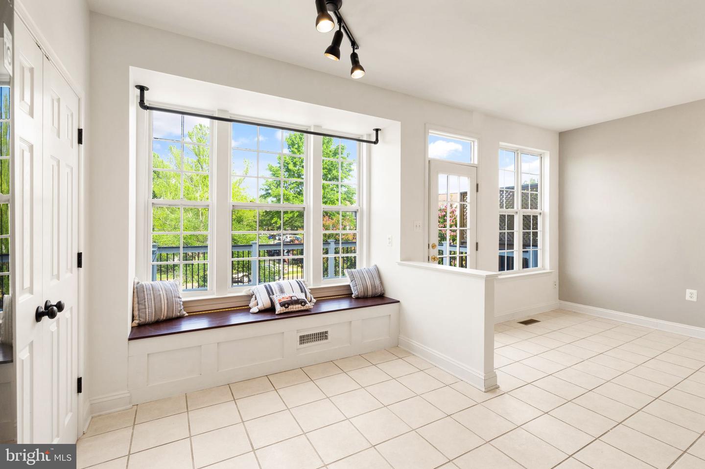 820 Ferndale TERRACE NE