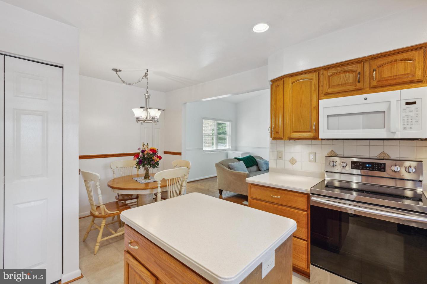 407 Hummer COURT