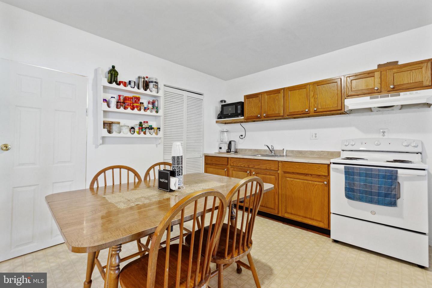 407 Hummer COURT