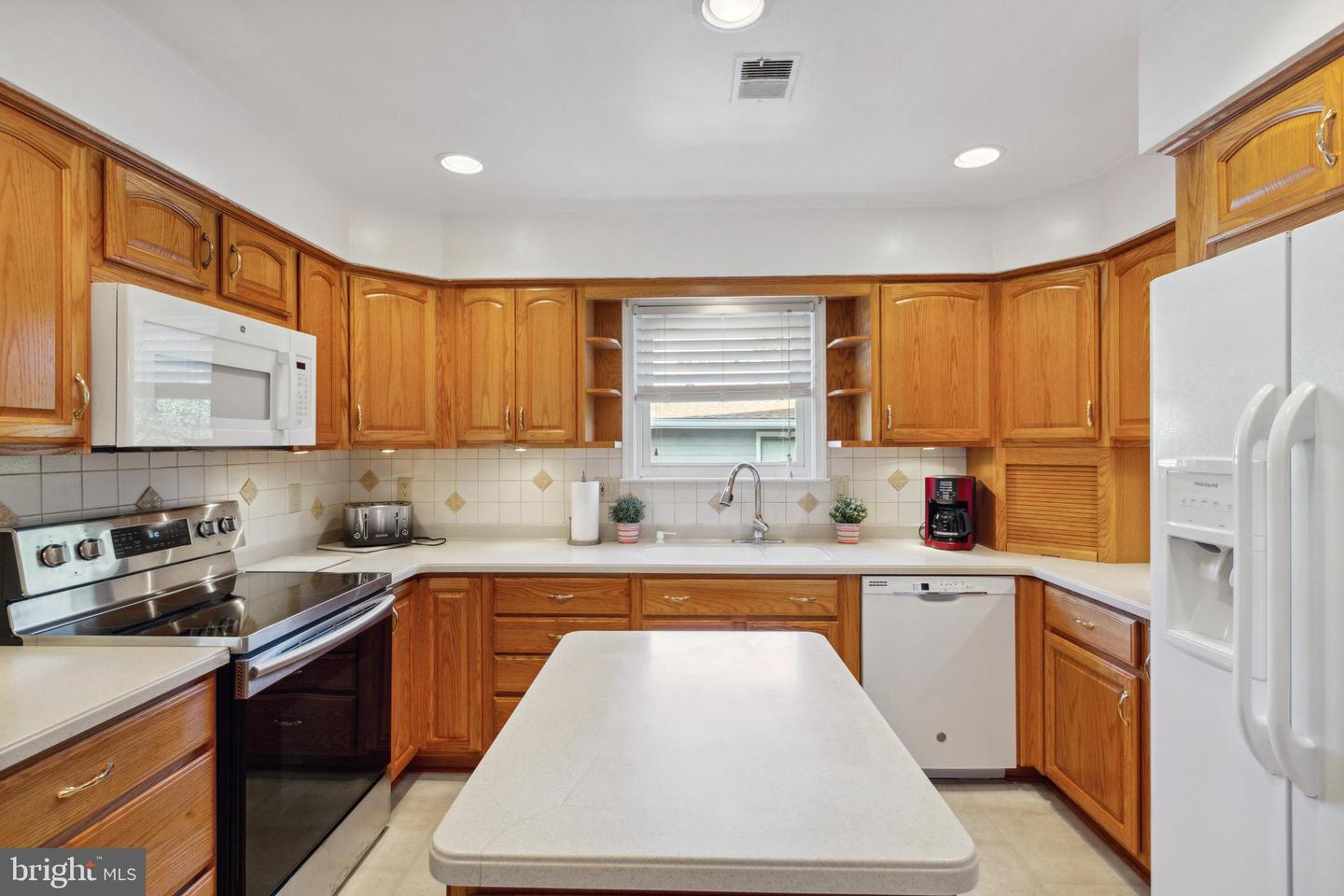 407 Hummer COURT