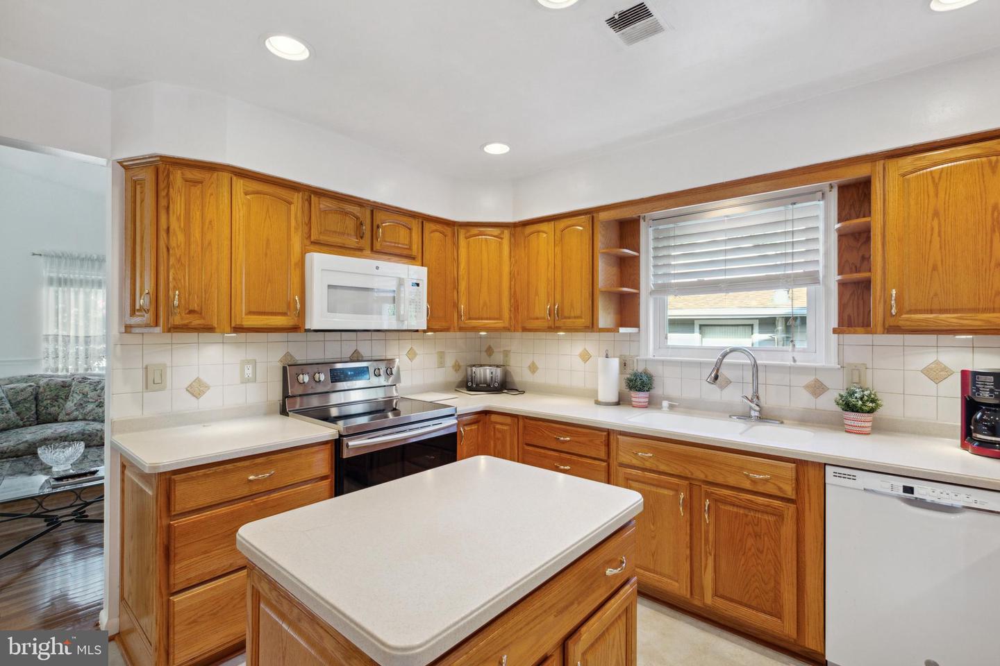407 Hummer COURT
