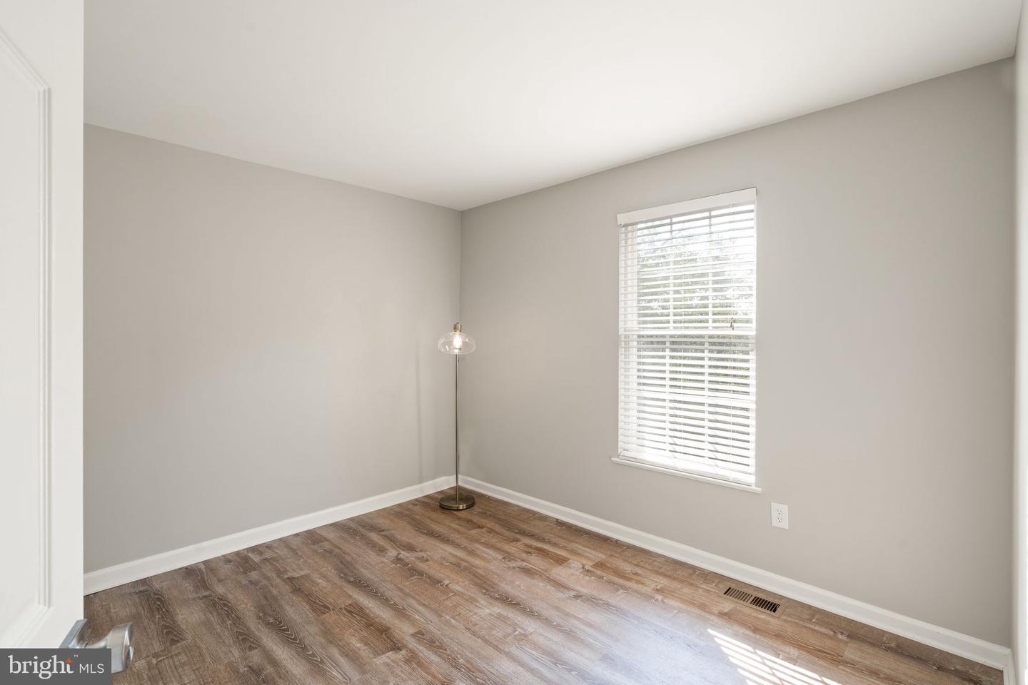 21094 Cornerpost SQUARE