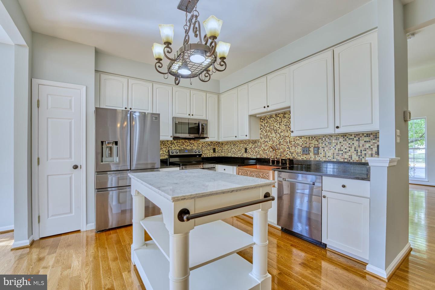 43281 Chokeberry SQUARE