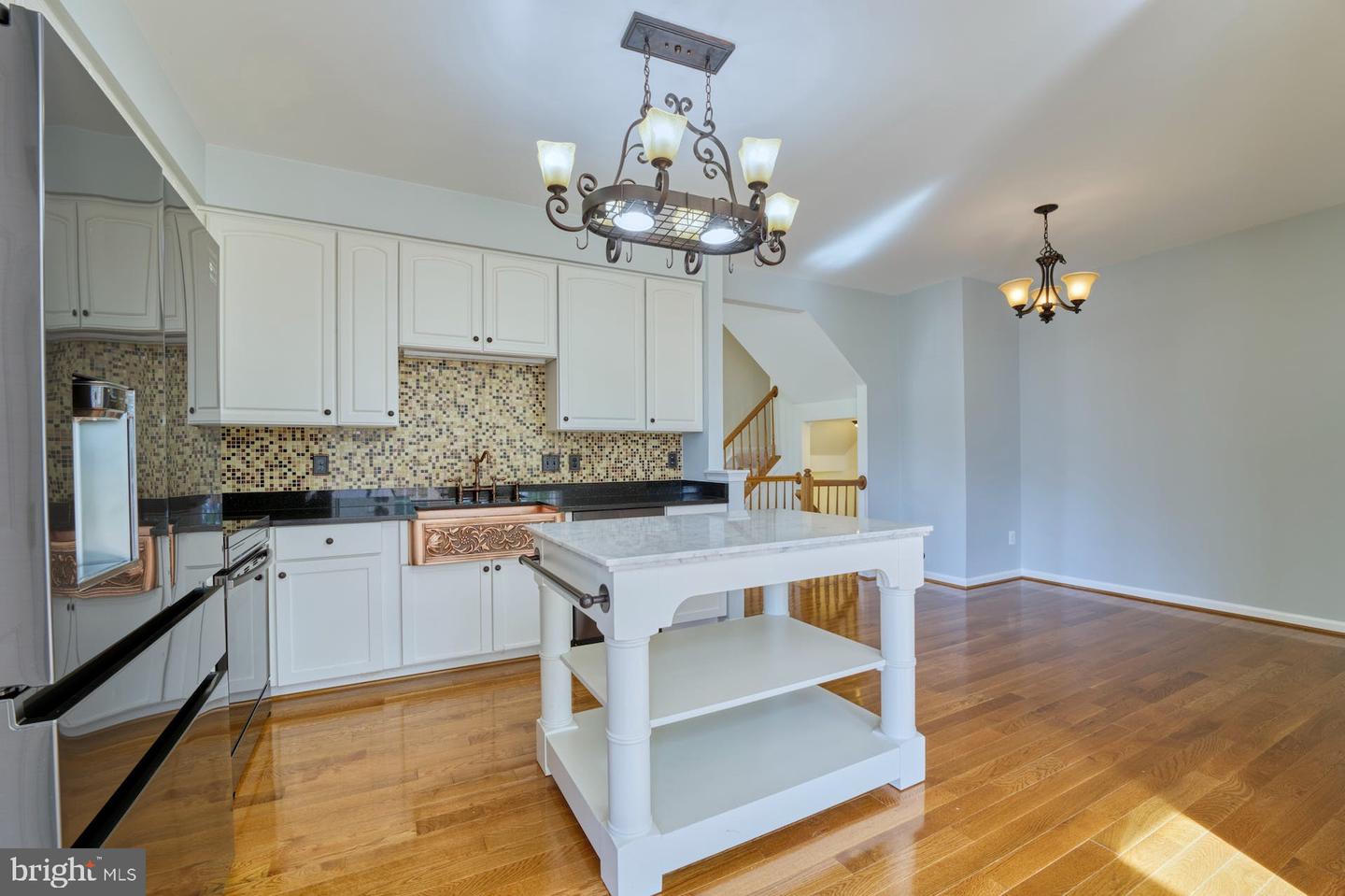 43281 Chokeberry SQUARE