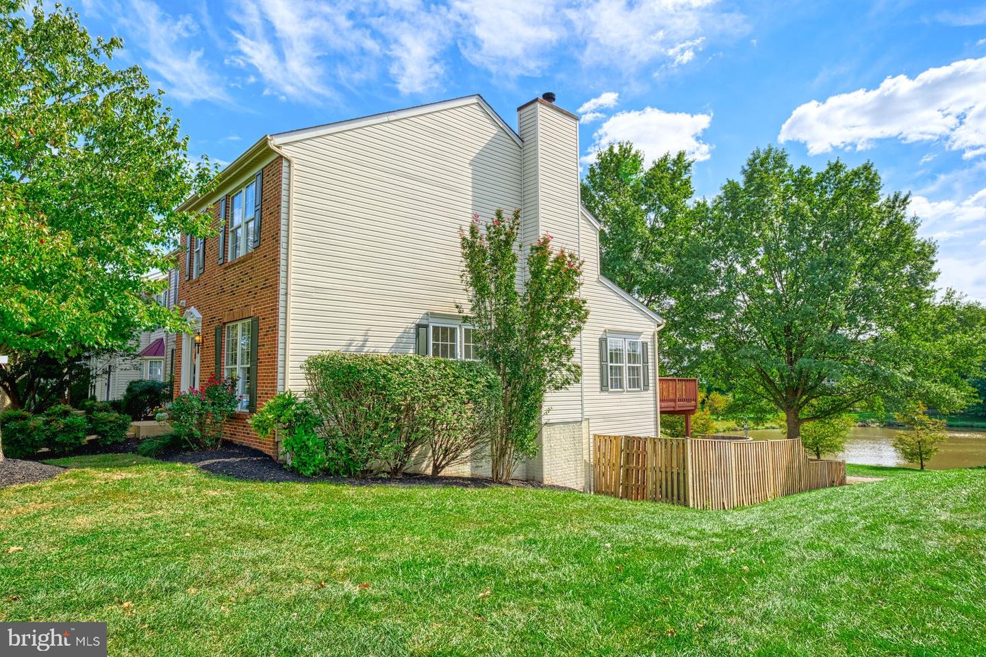43281 Chokeberry SQUARE