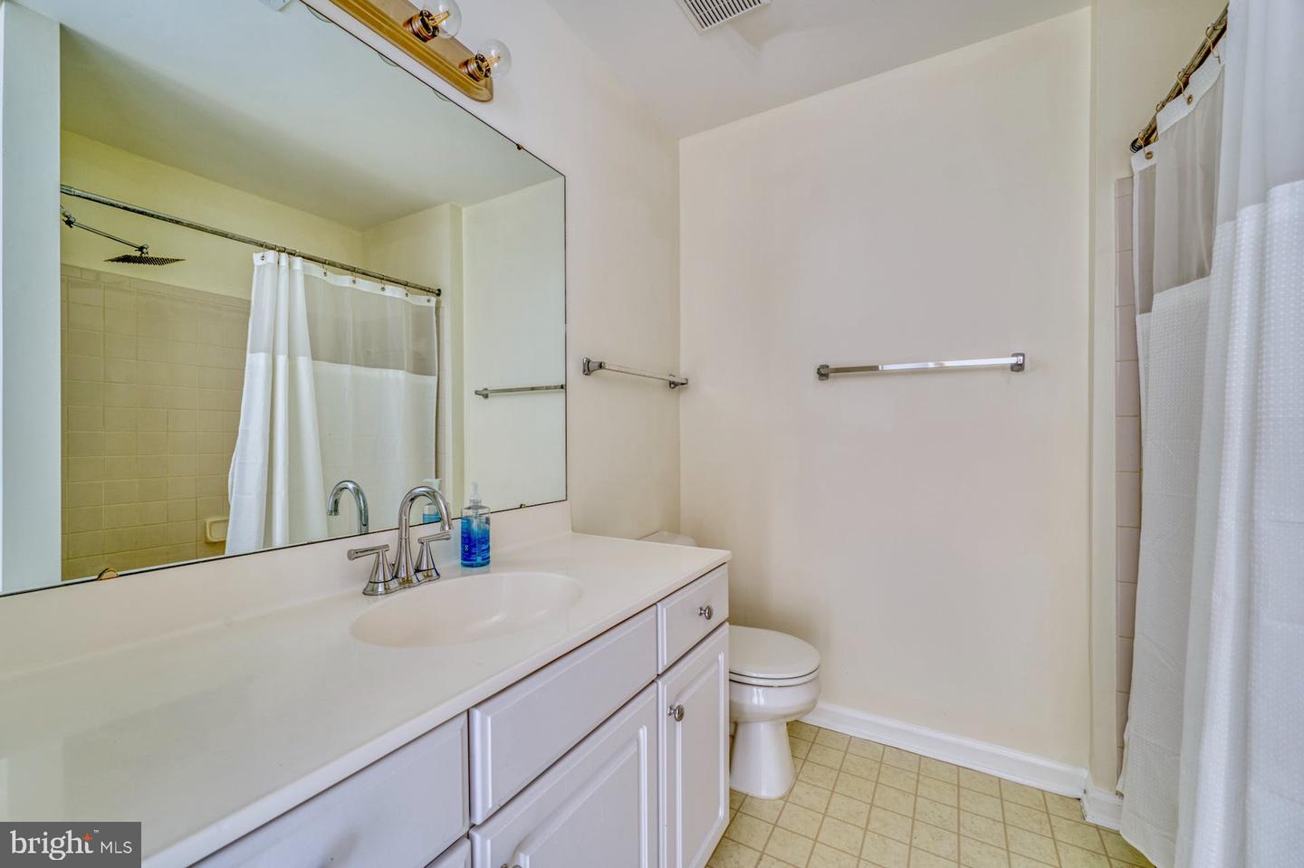 43281 Chokeberry SQUARE