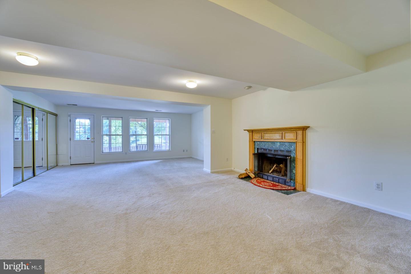 43281 Chokeberry SQUARE