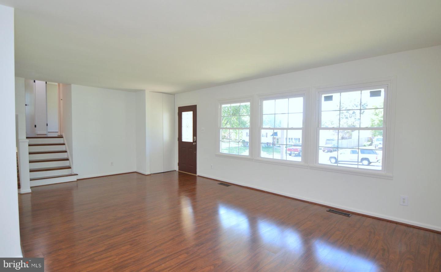 202 N Dogwood COURT