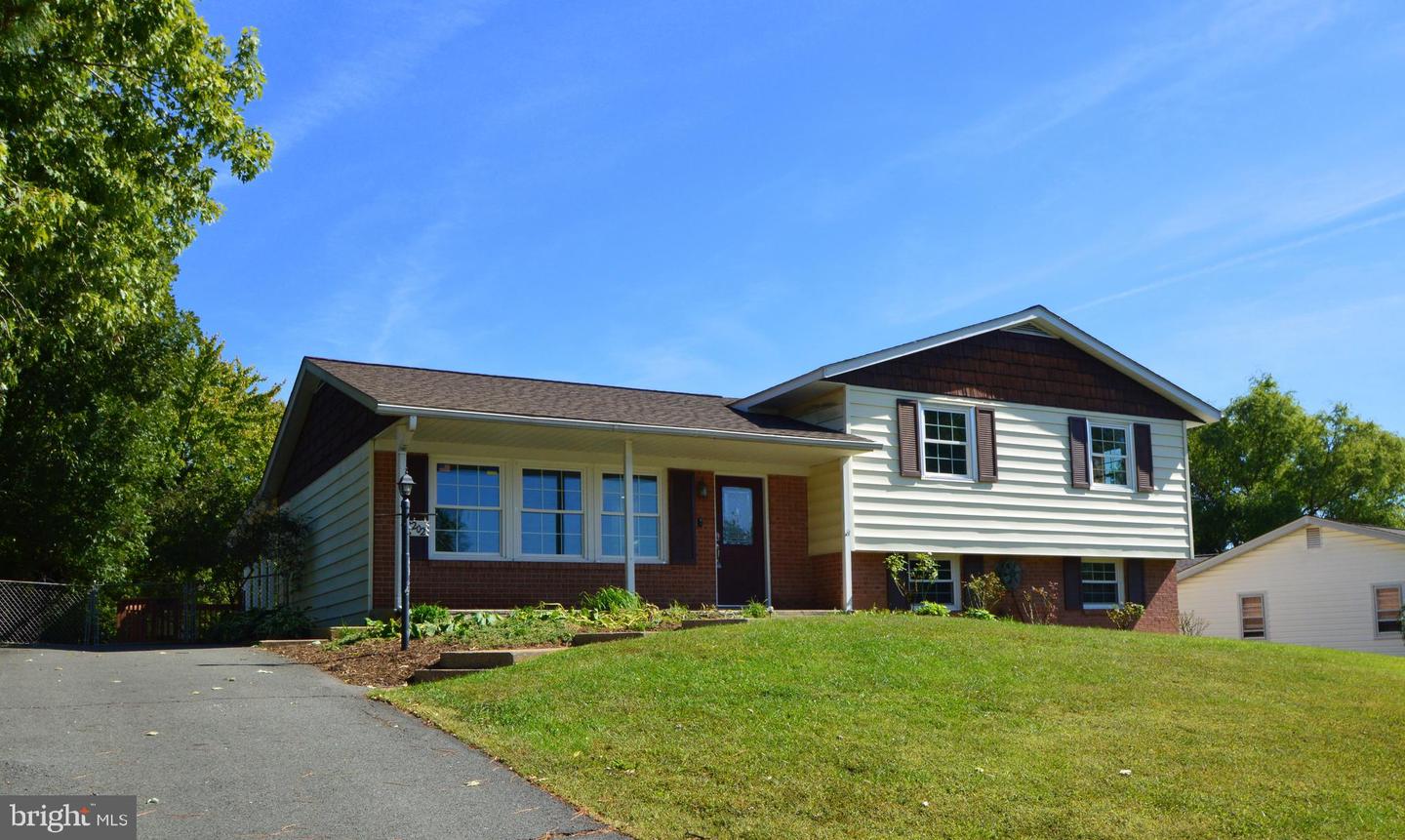 202 N Dogwood COURT