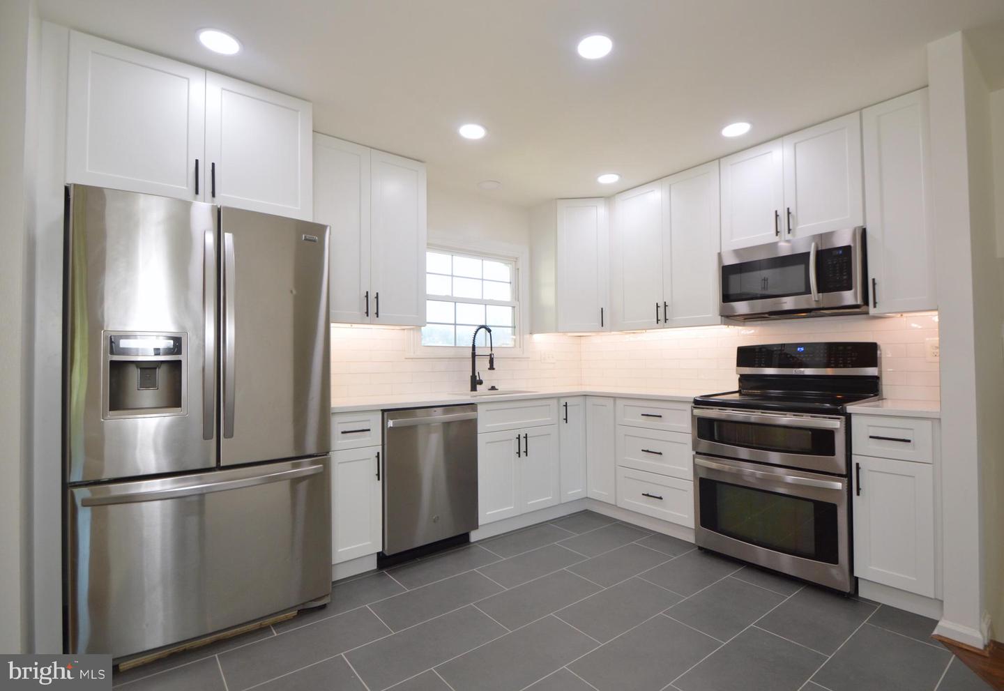 202 N Dogwood COURT