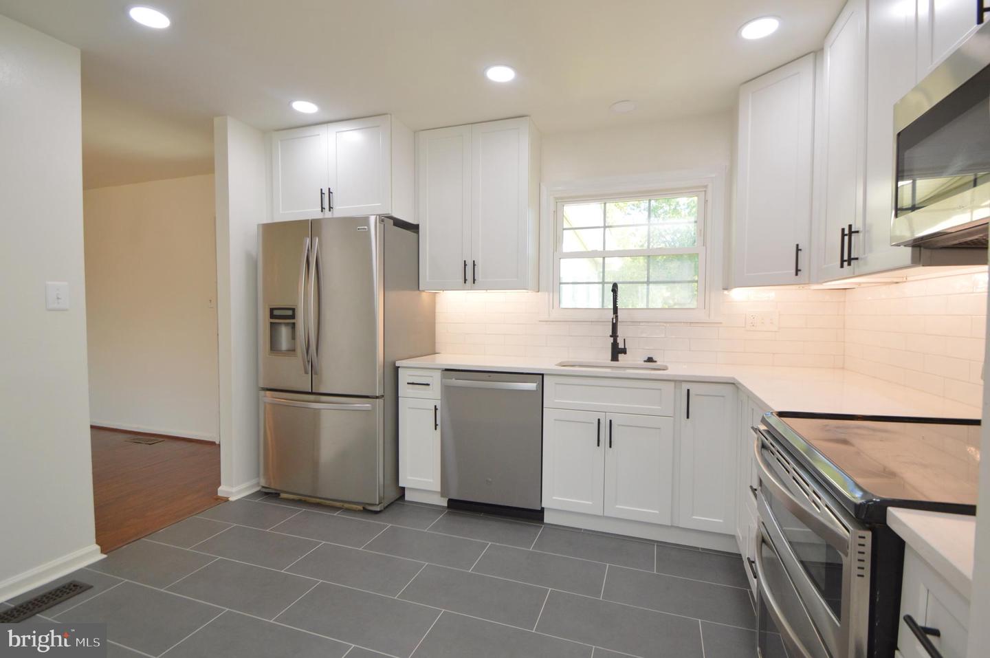 202 N Dogwood COURT
