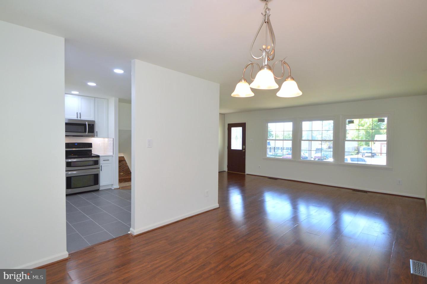 202 N Dogwood COURT
