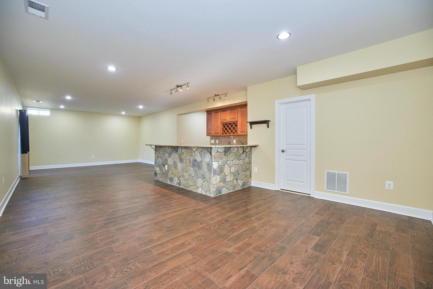 15735 Trongate COURT