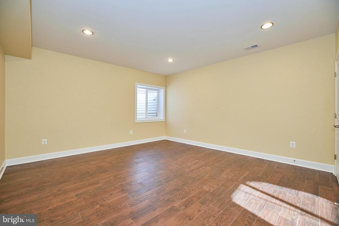 15735 Trongate COURT