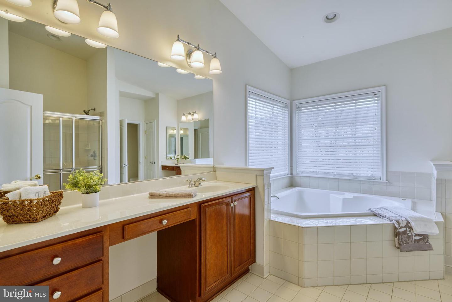24786 Serpentine PLACE