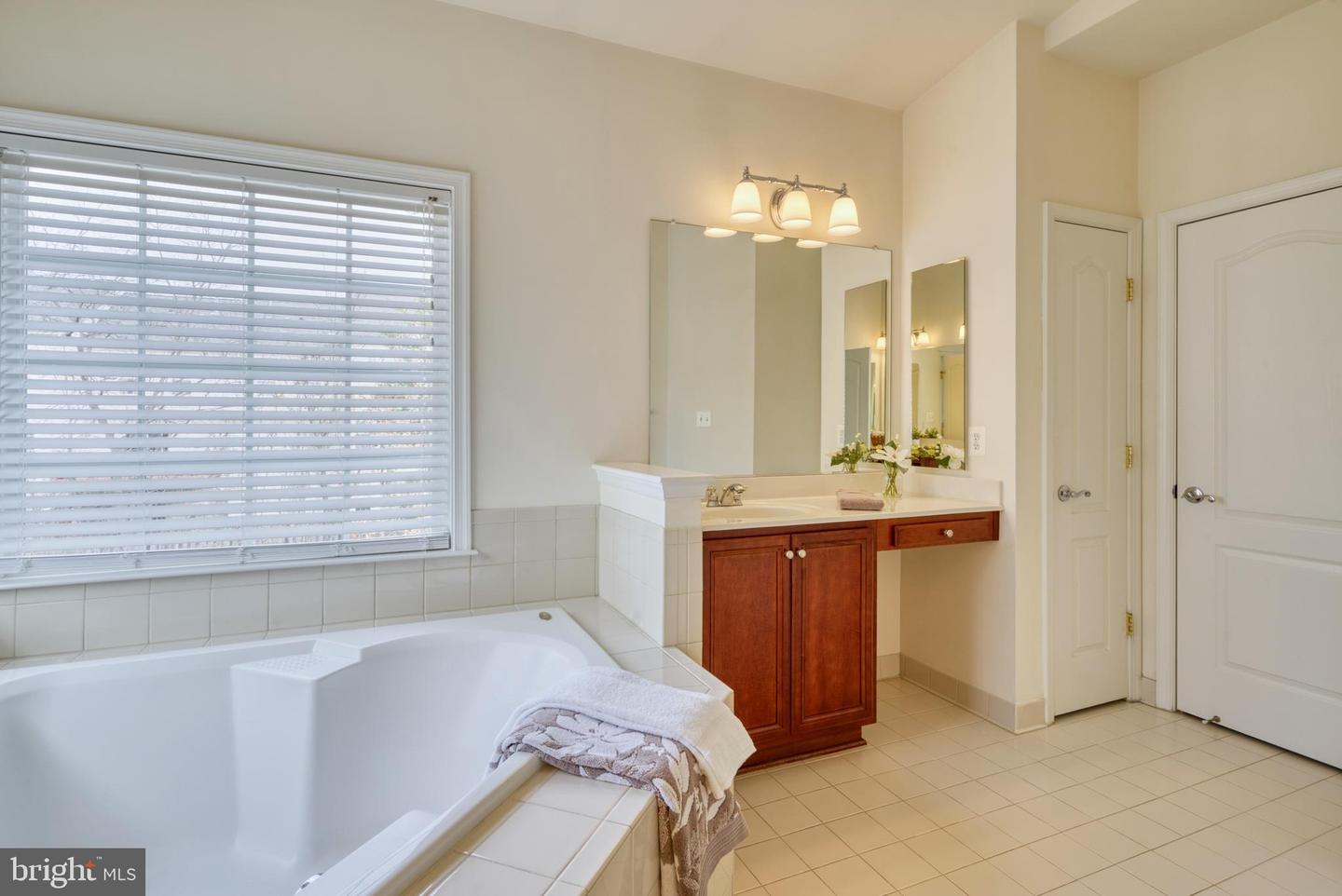 24786 Serpentine PLACE