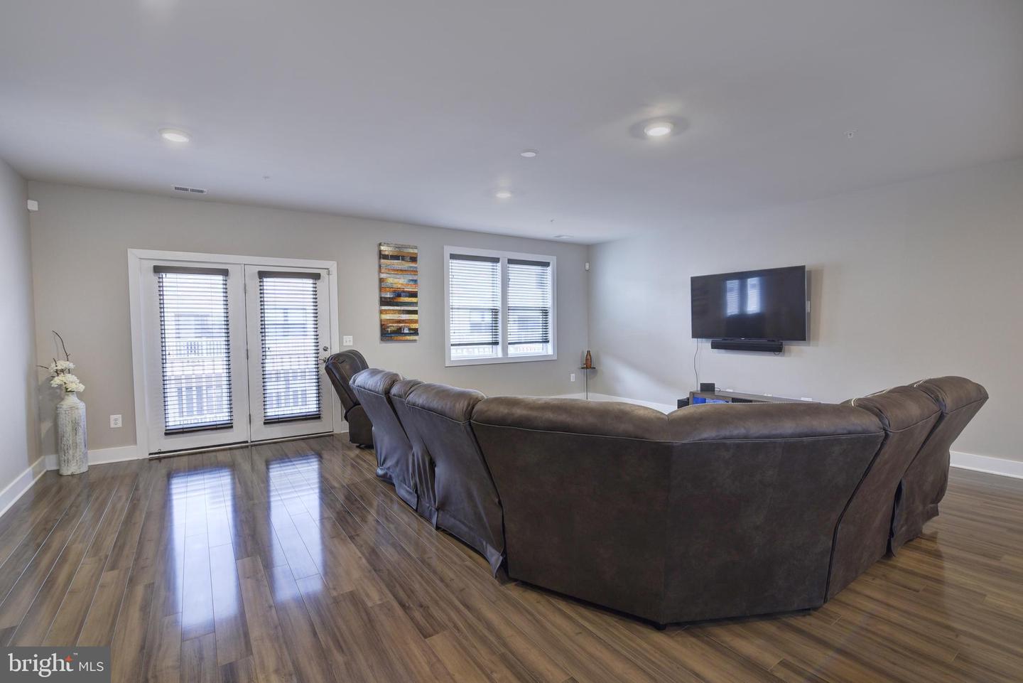 44842 Tiverton SQUARE