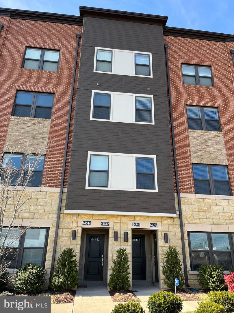 44842 Tiverton SQUARE