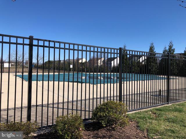 43427 Town Gate SQUARE
