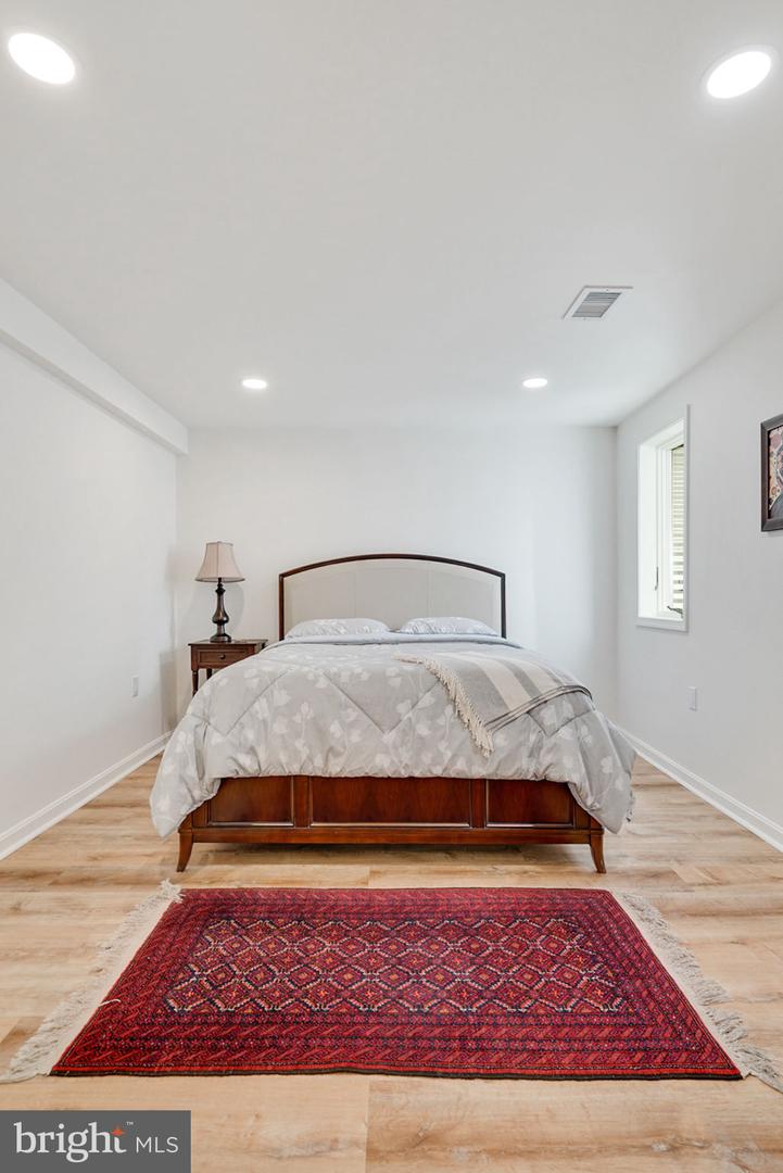 2 Newland COURT