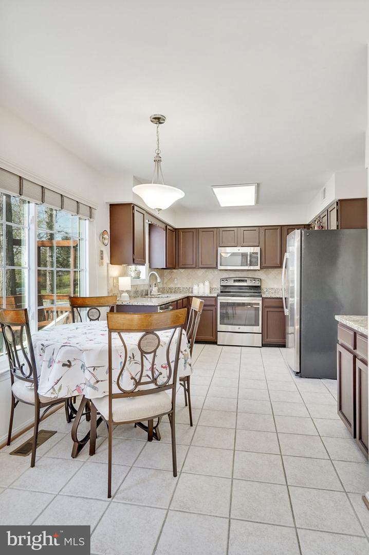 2 Newland COURT