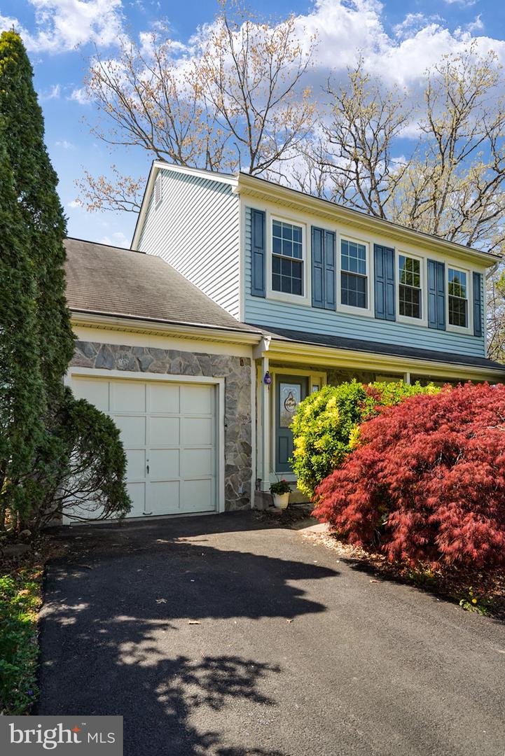 2 Newland COURT
