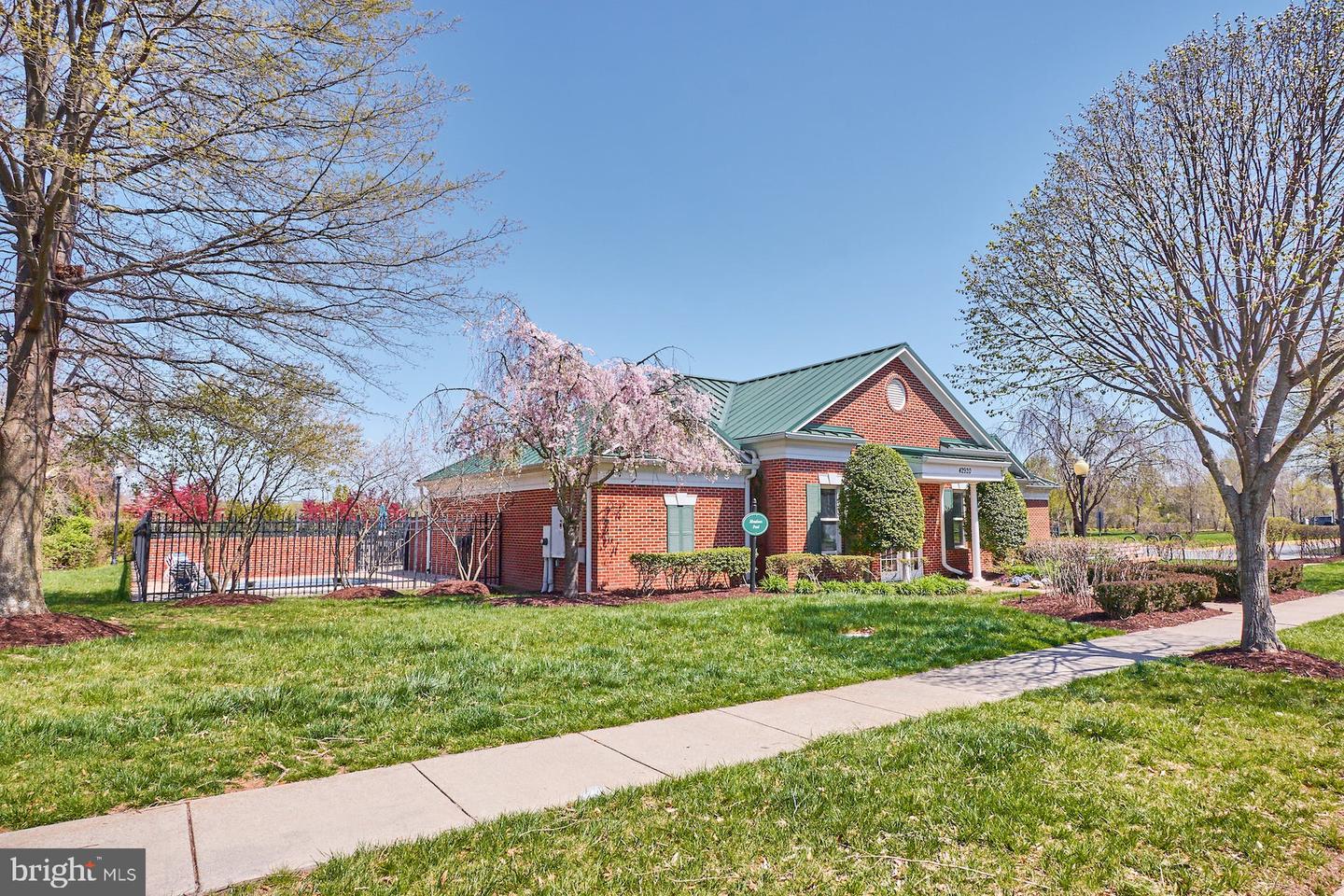 25499 Beresford DRIVE