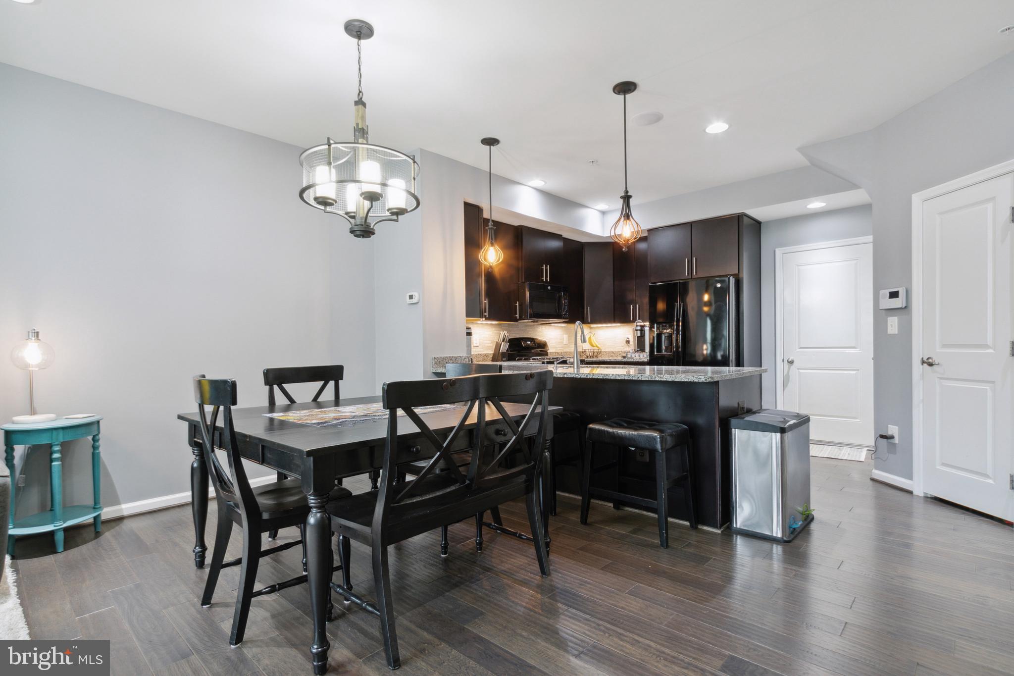 25284 Gray Poplar TERRACE