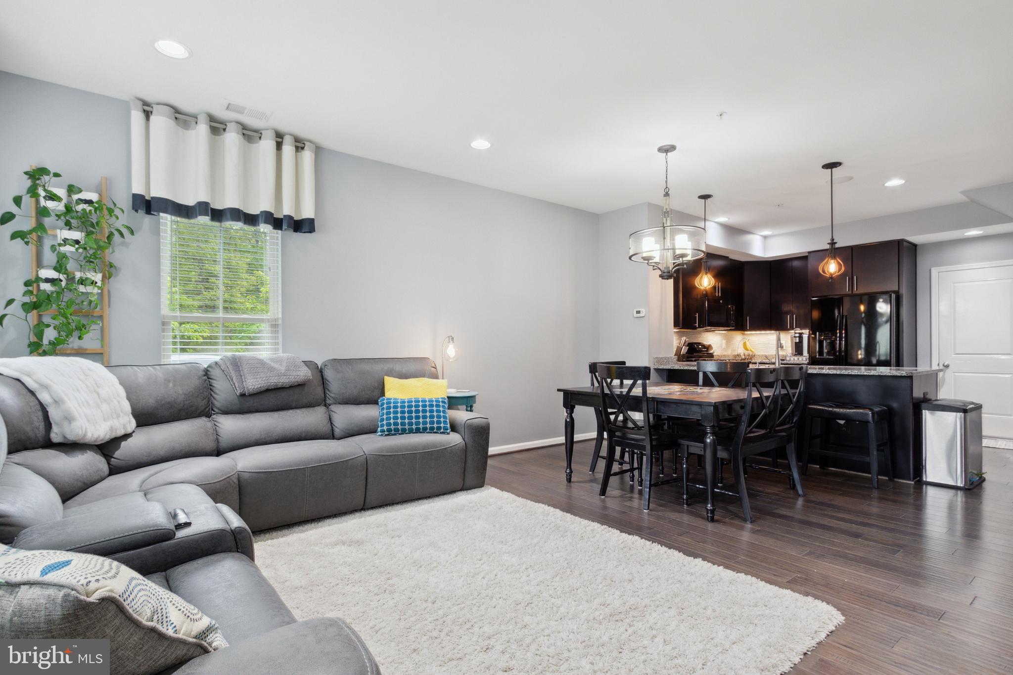 25284 Gray Poplar TERRACE