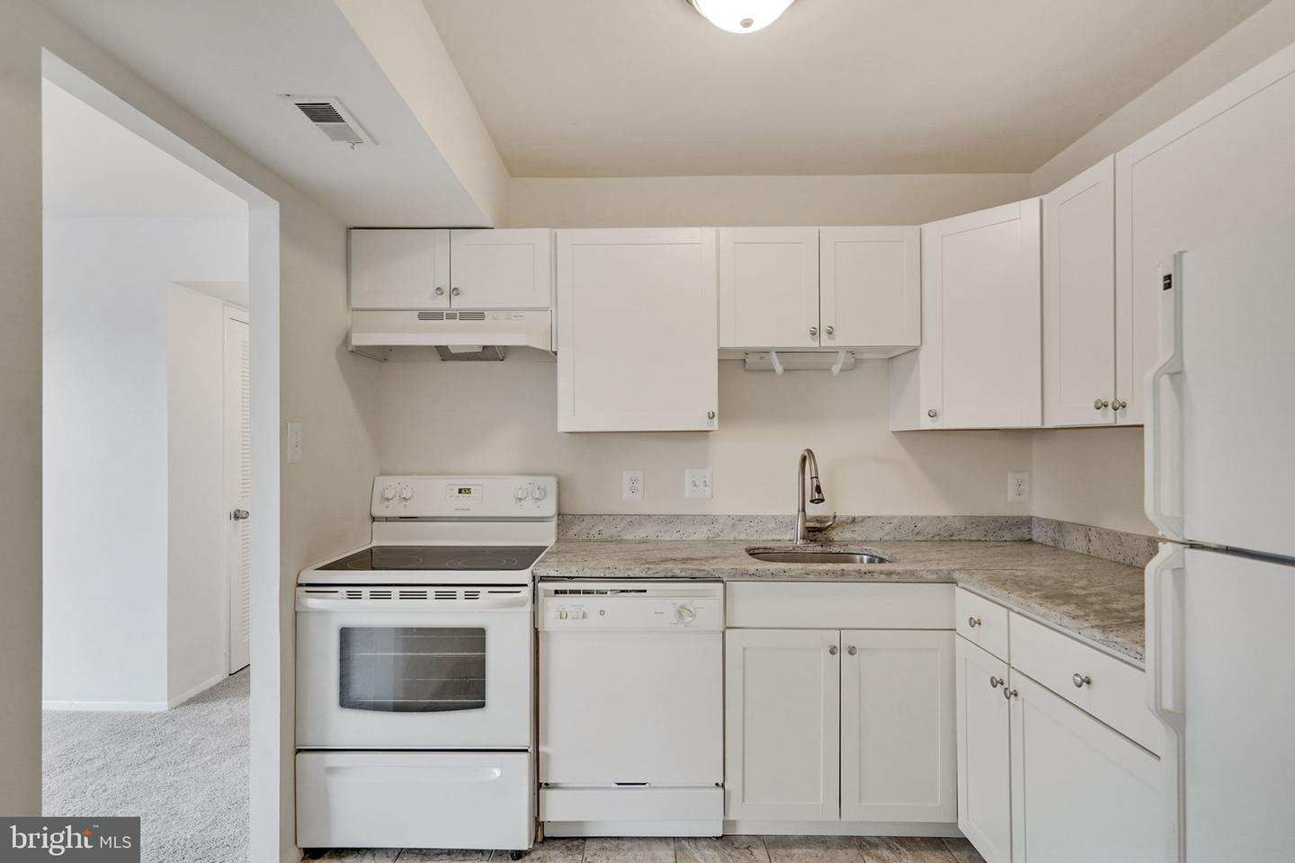 125 Clubhouse DRIVE SW Unit: 8