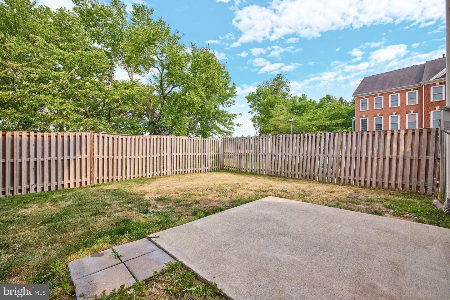 21825 Ladyslipper SQUARE