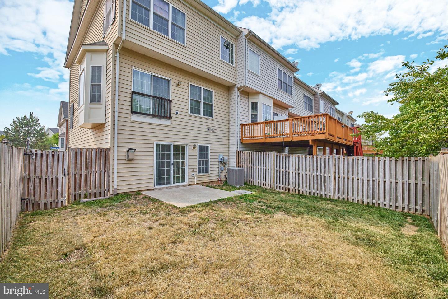 21825 Ladyslipper SQUARE