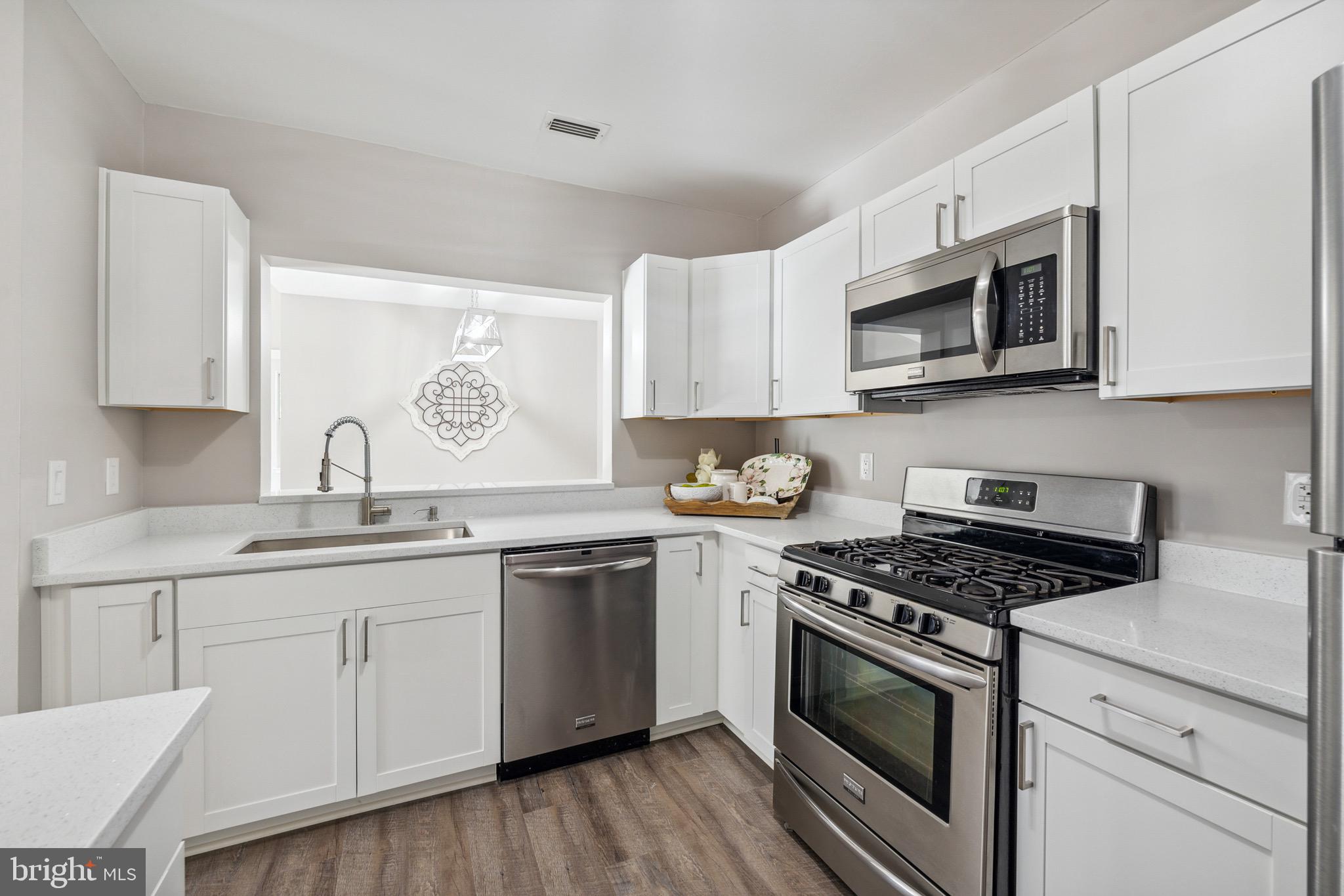 20311 Beechwood TERRACE Unit: 303