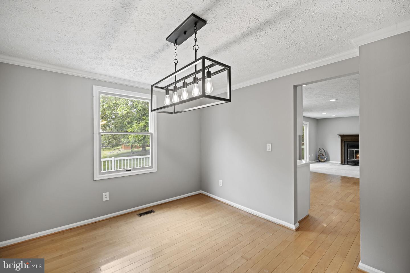353 Samantha DRIVE