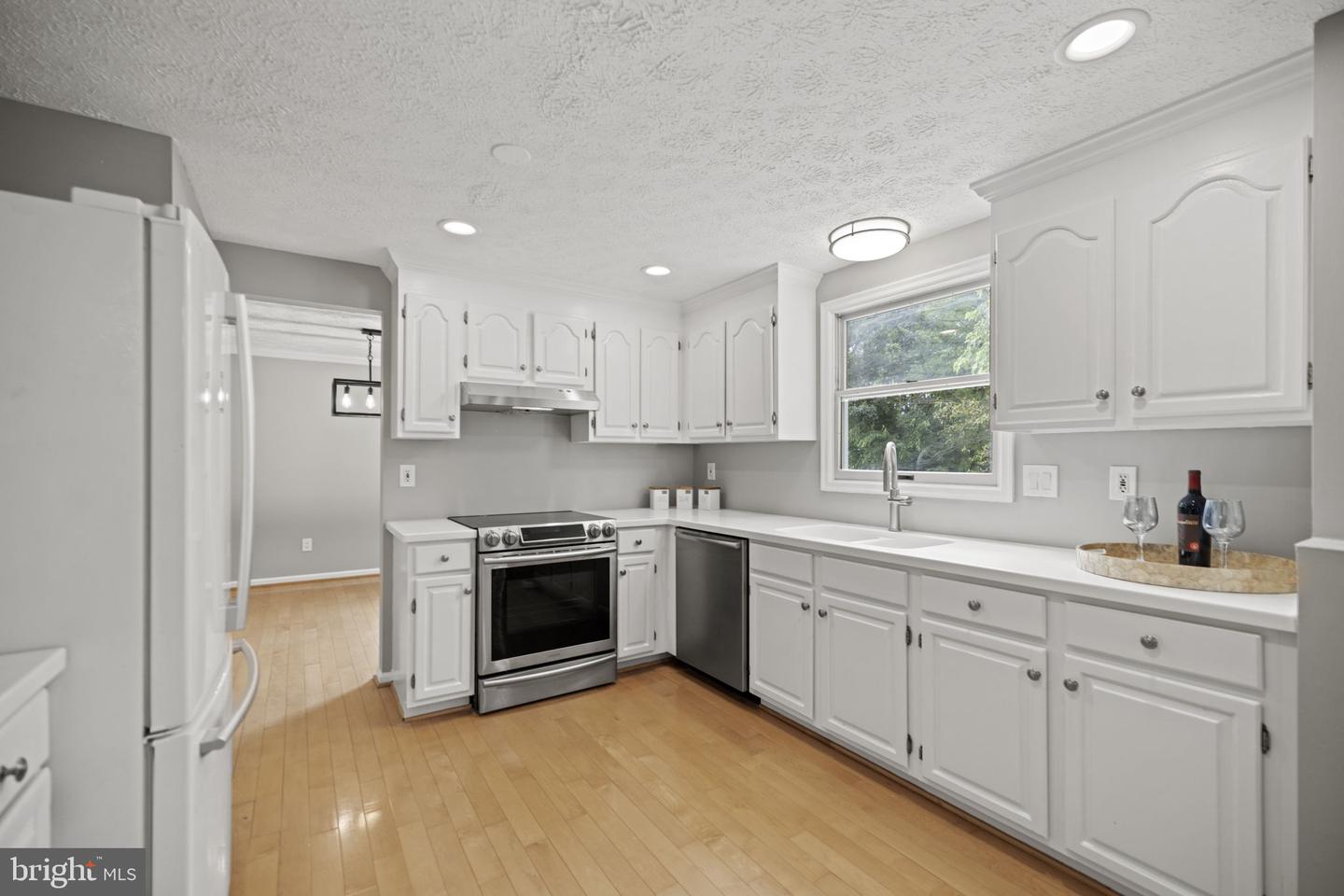 353 Samantha DRIVE