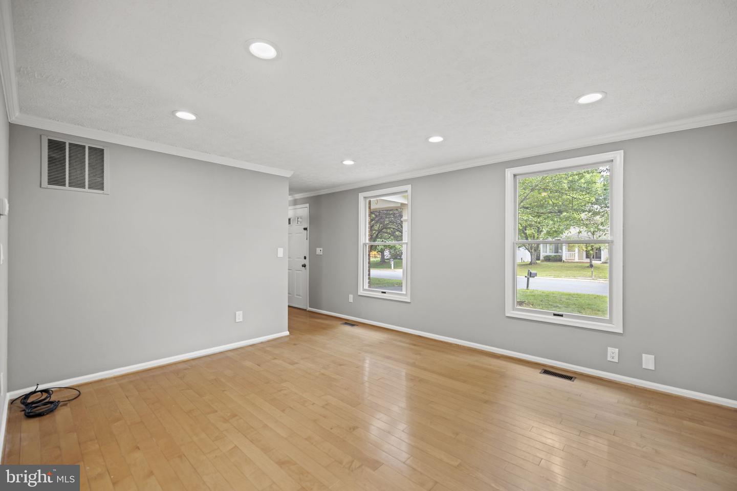 353 Samantha DRIVE