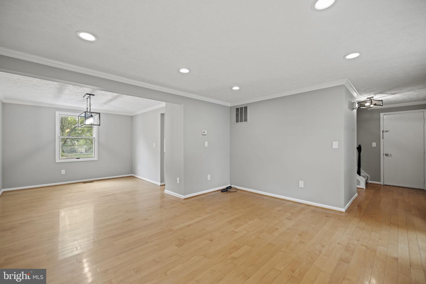353 Samantha DRIVE