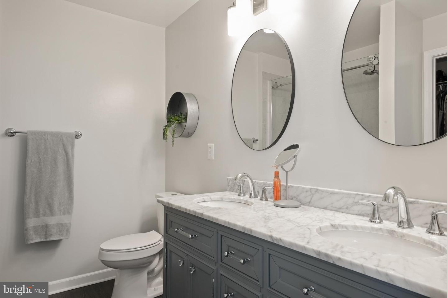 25403 Lisa TERRACE
