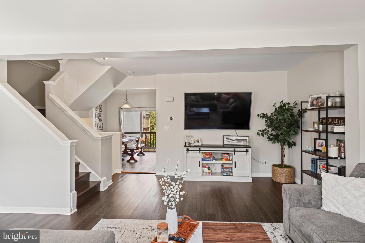 25403 Lisa TERRACE