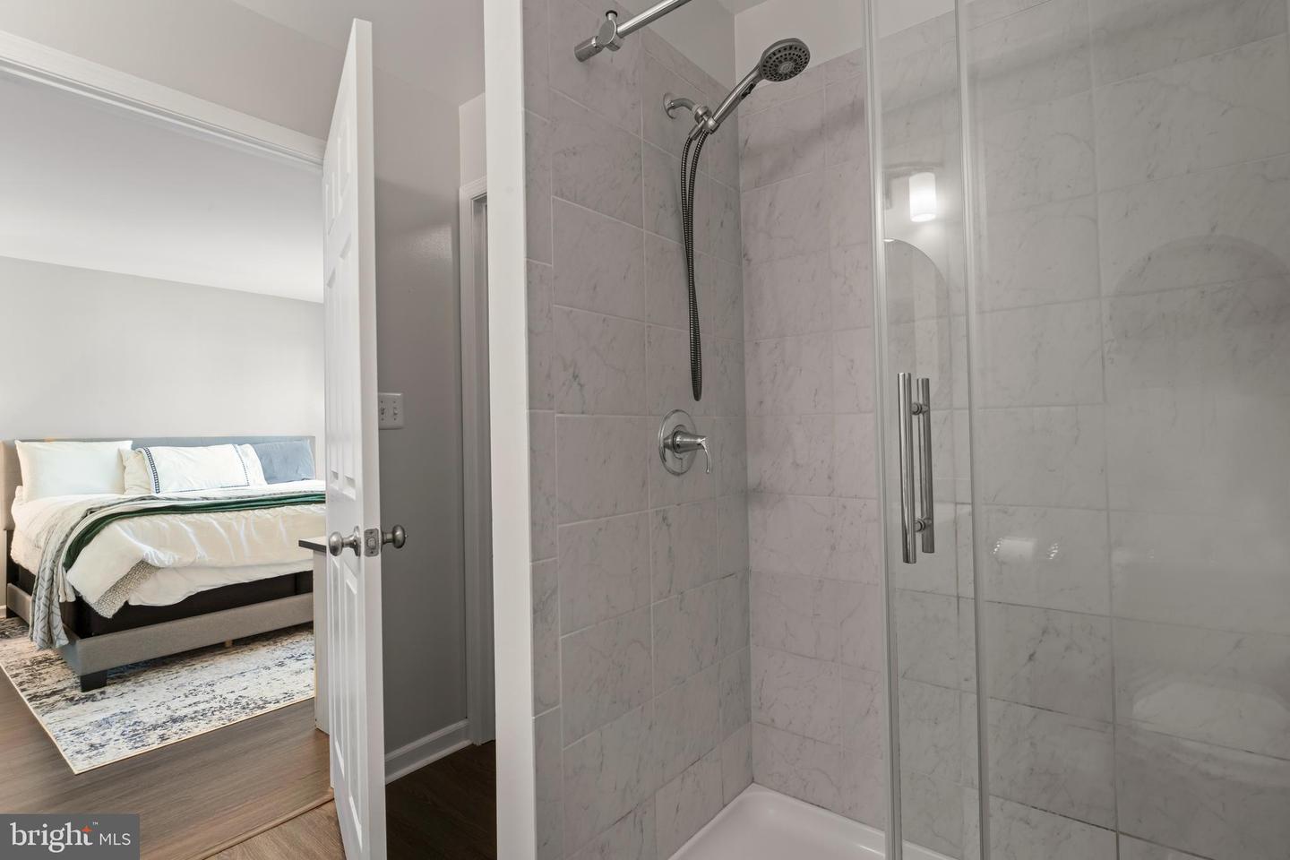 25403 Lisa TERRACE