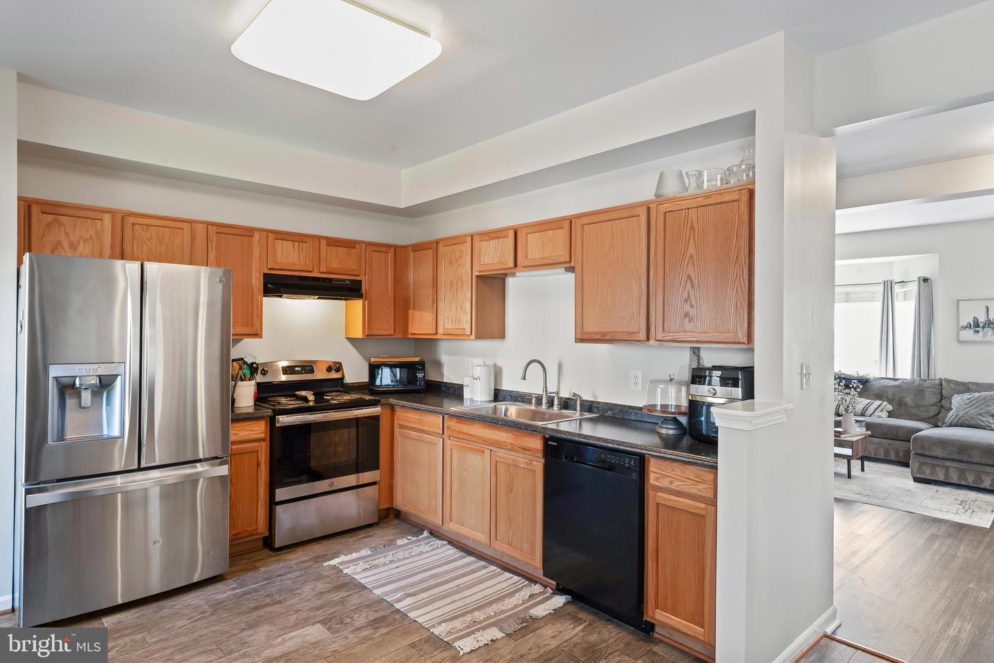 25403 Lisa TERRACE
