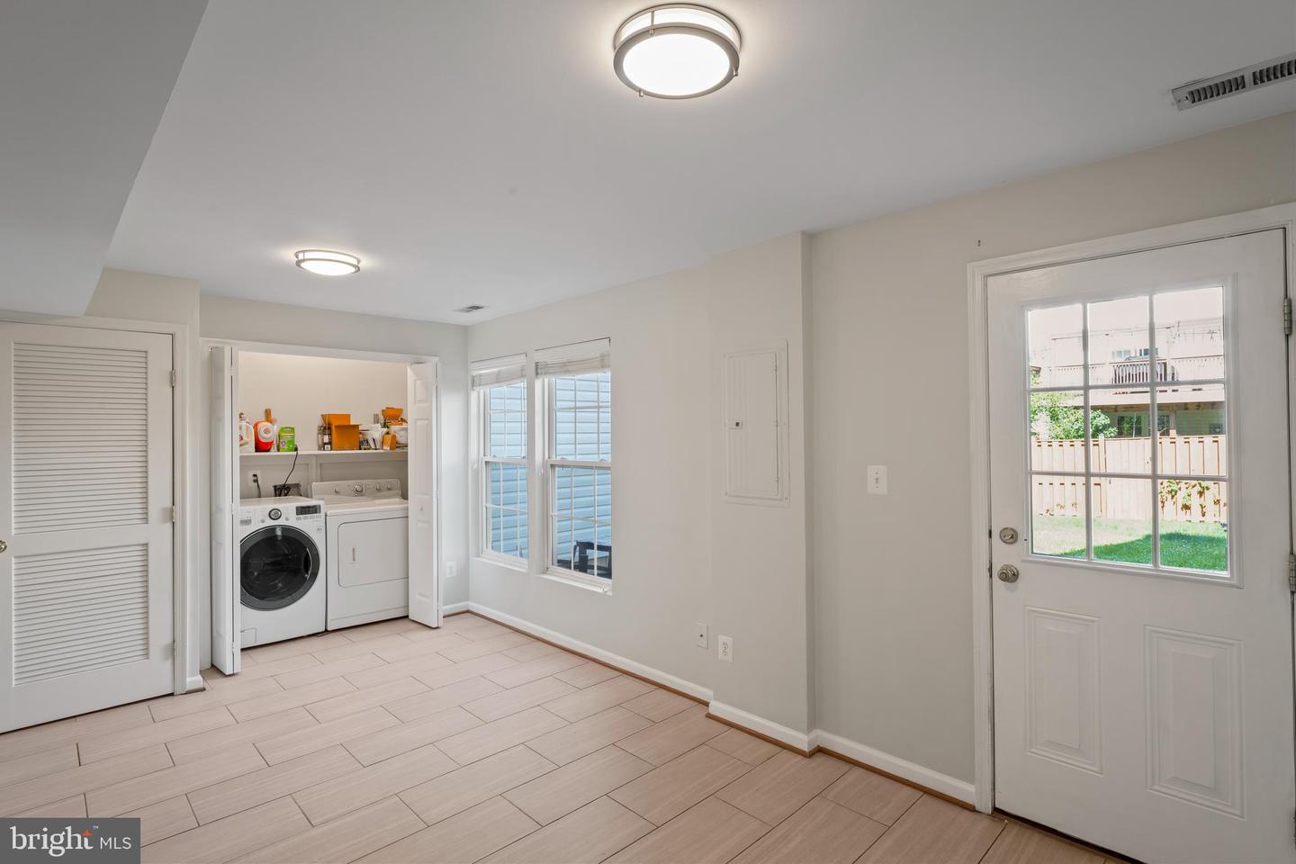 25403 Lisa TERRACE