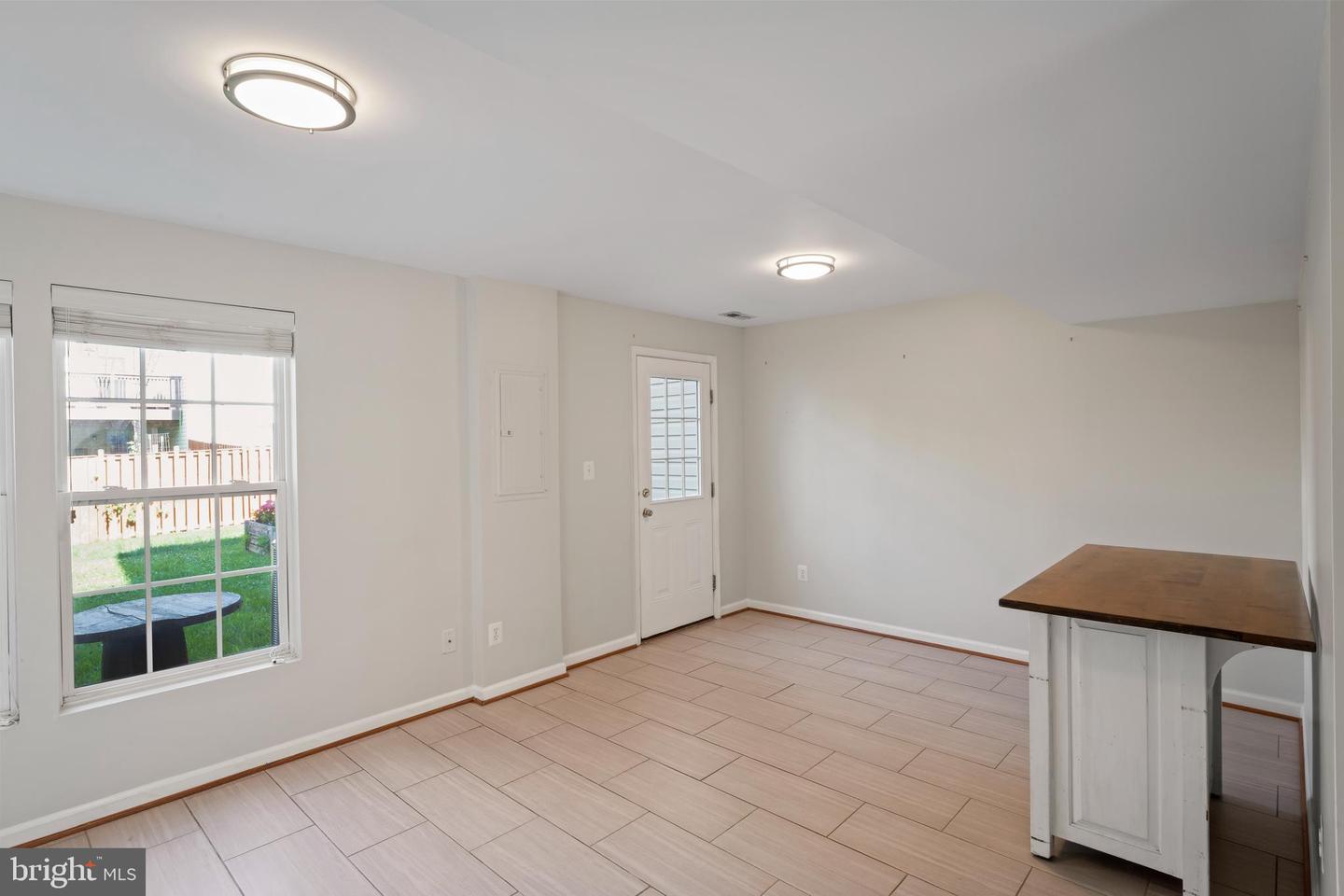 25403 Lisa TERRACE