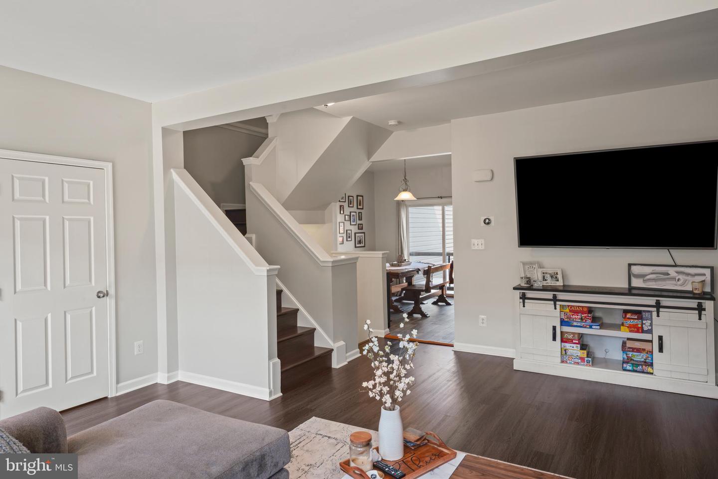 25403 Lisa TERRACE