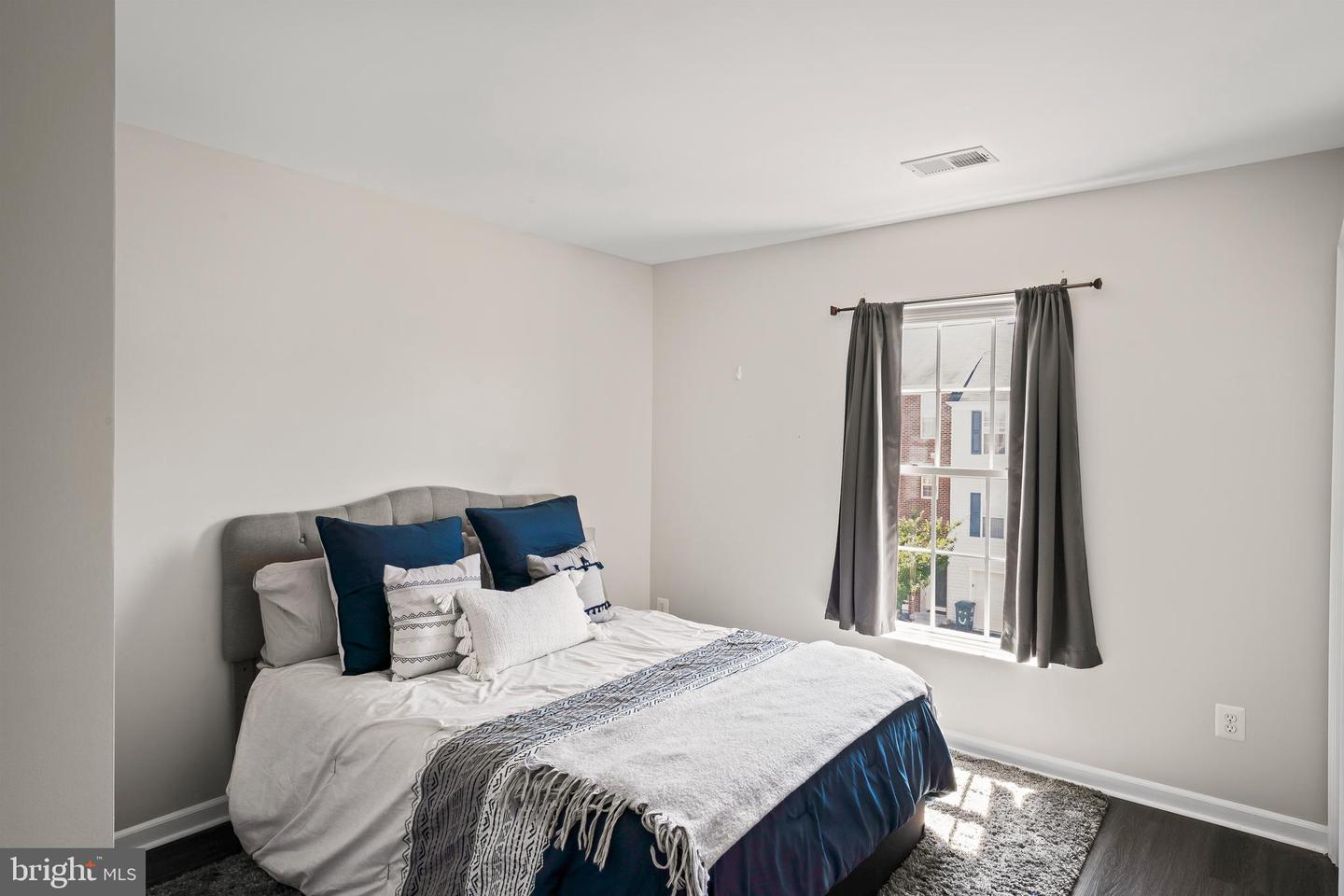 25403 Lisa TERRACE